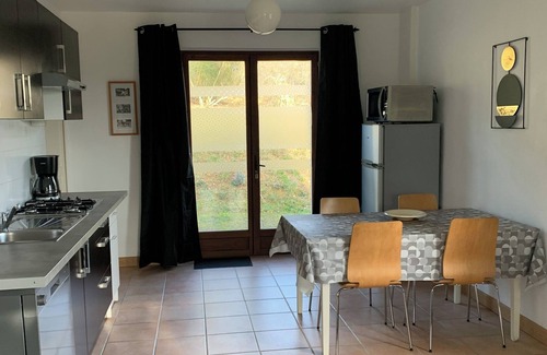 Tourreilles Cottage | Set of 4 3* gîtes with private pool for 16 people in the middle of the vineyards.