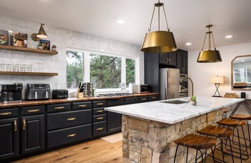 Bailey House | Seth|810 Tincup Terrace · The Modern Mountaineer | 2.7 acres w/hot tub!