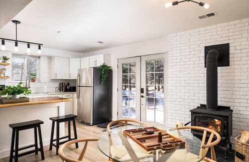 Bailey House | Seth|810 Tincup Terrace · The Modern Mountaineer | 2.7 acres w/hot tub!