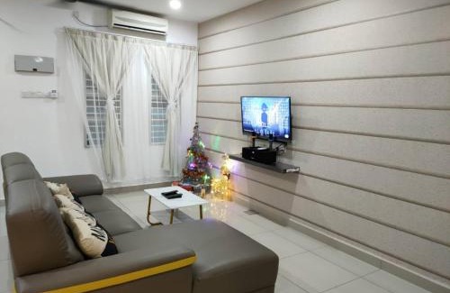 Taman Teratai Villa | Setia Home Sitiawan KTV 12+4 Pax