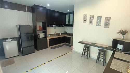 Taman Teratai House | Setia Residen Semi-D two half storey 5 Bedrooms unlimited wifi