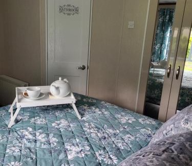Prestonpans Resort | Seton Sands Holiday Village 2 Bedroom En-Suite Caravan with Bath