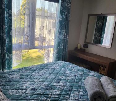 Prestonpans Resort | Seton Sands Holiday Village 2 Bedroom En-Suite Caravan with Bath