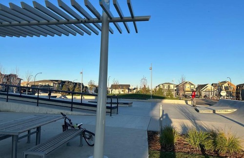 Southeast Calgary Apartment | Seton Villas Cozy Four-bed house