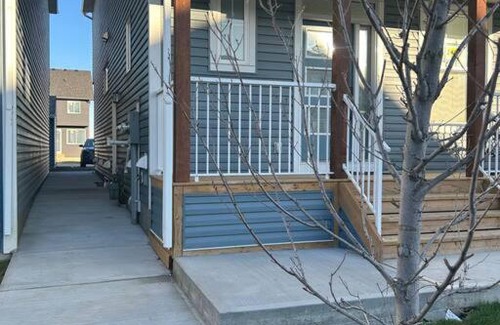 Southeast Calgary Apartment | Seton Villas Cozy Four-bed house