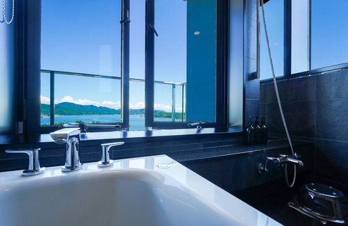 Tamano Hotel | SETOUCHI KEIRIN HOTEL 10 by Onko Chishin
