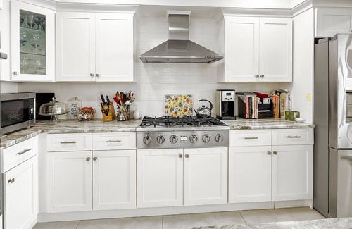Milford Condo | Setting Sun Waterfront Retreat on Hillside