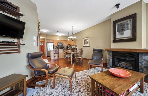 Sun Peaks Condo | Settler's Crossing 18: Stylish, 2BDRM Condo w/Private Hot Tub