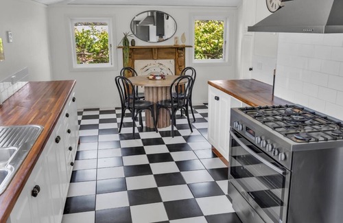 Broadwater Cottage | Settlers Cottage: Pet Friendly