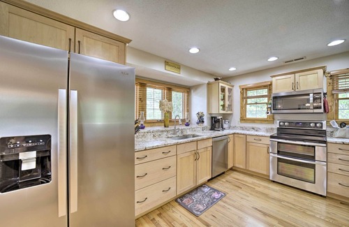 Bryson City House | Settlers Mountain Retreat: On-Site Hikes & Views!