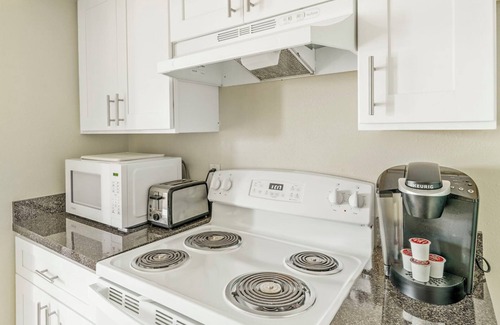 Southbelt/Ellington Apartment | SettlersRanch 1BD 7 - One Bedroom Apartment, Sleeps 2