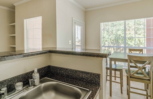 Southbelt/Ellington Apartment | SettlersRanch 1BD 7 - One Bedroom Apartment, Sleeps 2