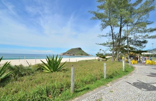 Recreio dos Bandeirantes Apartment | Seu apartamento na praia