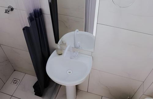 Catete House | Seu refúgio climatizado em Niterói