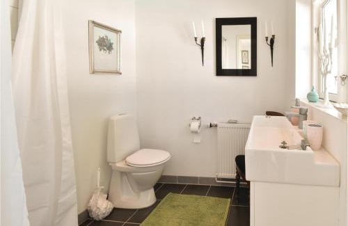 Ryslinge House | Seven-Bedroom Holiday Home In Orbak
