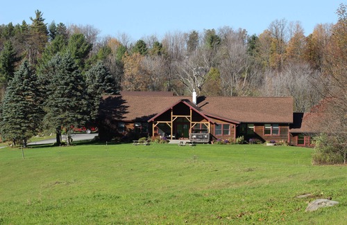 Jeffersonville House | Seven-Bedroom Mansfield House near Smuggler's Notch