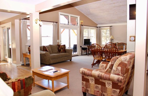 Jeffersonville House | Seven-Bedroom Mansfield House near Smuggler's Notch