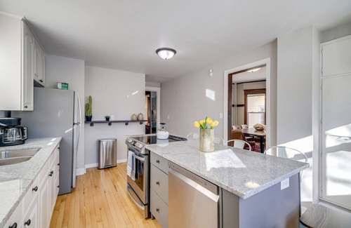 Merriam Park House | Seven Bedroom Saint Paul Stunner
