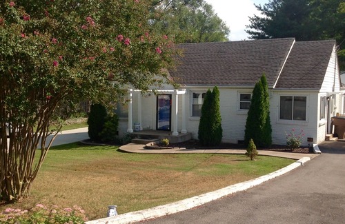 Glencliff Cottage | Seven C's Cottage - Nashville, Tennessee