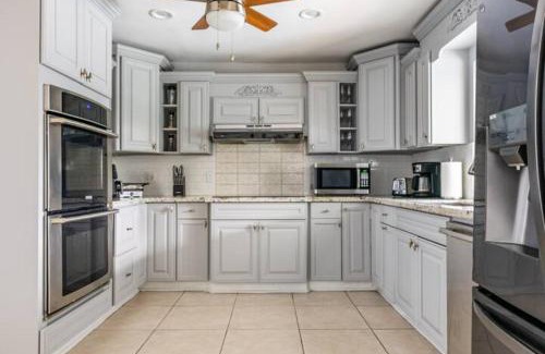 Palm Aire Village West House | Seven Heaven Fort Lauderdale - 3 Dorms & Heated Pool