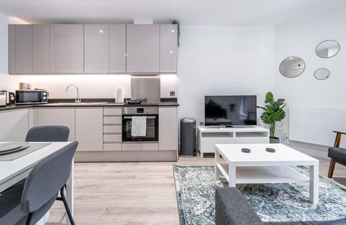 Barnt Green Apartment | Seven Living Residences Solihull - Modern Studios NEC and BHX