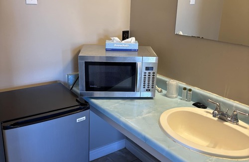 Kingston Hotel | Seven Oakes Motel