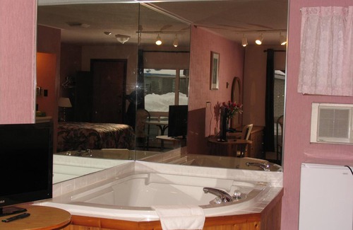 Kingston Hotel | Seven Oakes Motel