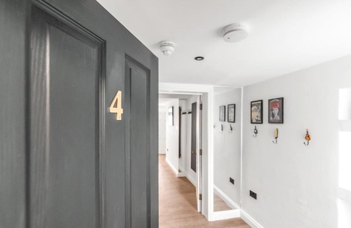 Norwich Apartment | Seven Space Nadler Apartments