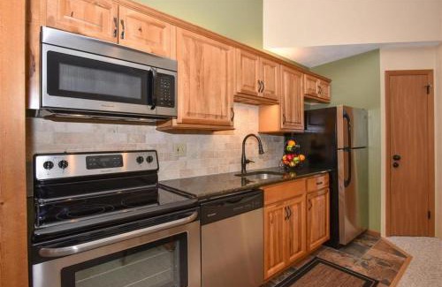 Seven Springs Apartment | Seven Springs 1 Bedroom Premium Condo, Ski In Ski Out condo