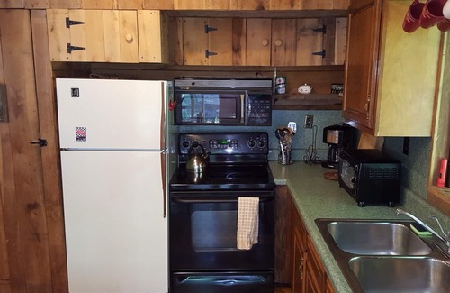 Champion Cabin | Seven Springs Cabin - Bear Claw Chalet - Authentic, Pet Friendly Log Cabin