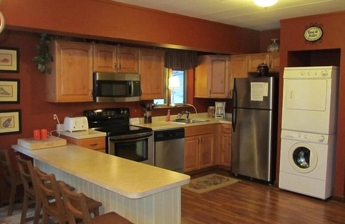 Seven Springs Condo | Seven Springs Mountain Villa Condo. Sleeps 6, 2 bedrooms and 2 full baths