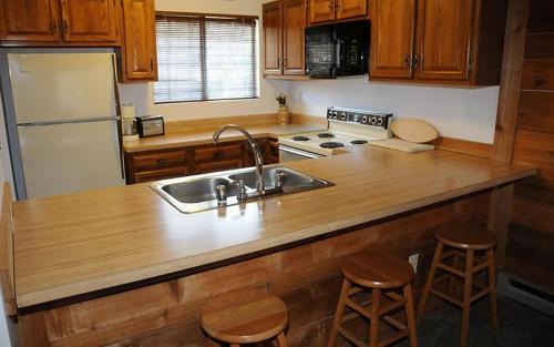 Seven Springs Apartment | Seven Springs Swiss Mountain 3 Bedroom Standard Condo, Sleeps 8! condo