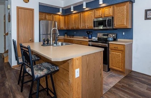 Seven Springs Condo | Seven Springs Woodridge 4 Bedroom Premium Condo, Deck with Mountain Views by RedAwning