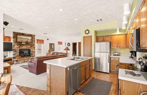 Seven Springs Apartment | Seven Springs Woodridge 4 Bedroom Premium Condo, Mountain Views! condo