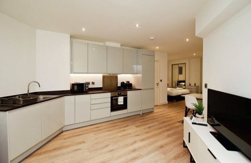 Barnt Green Apartment | Seven Stays Modern Studio Apartment - Solihull