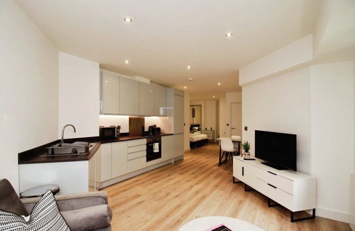 Barnt Green Apartment | Seven Stays Modern Studio Apartment - Solihull