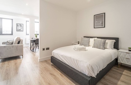 Barnt Green Apartment | SevenStays Residences Solihull - NEC / Airport