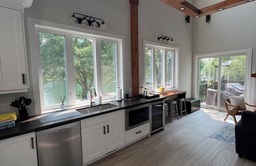 Severn Bridge Cottage | Severn River Luxury Retreat, 3 bds, 2,5 bath, sleeps 9 ppl, dogs welcome!