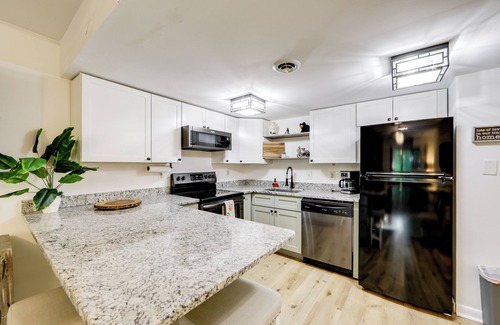 Sevierville Condo | Sevierville Condo w/Balcony + Pool Access!