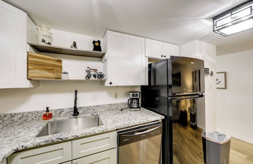 Sevierville Condo | Sevierville Condo w/Balcony + Pool Access!