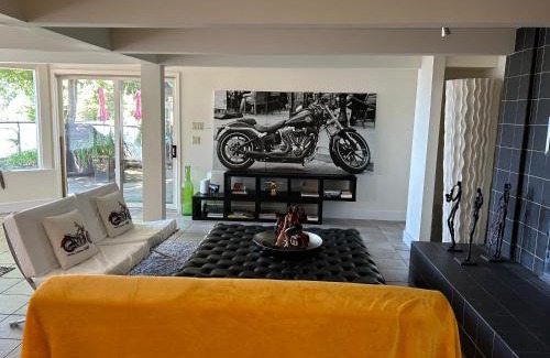 Upper Lonsdale House | Seymour Private Bedroom, Ensuite Bathroom with Shared Pool, Hot Tub with Views
