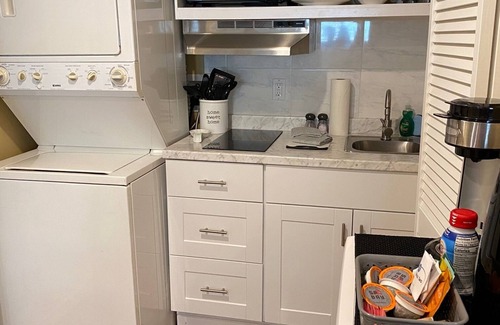 Mount Davidson Manor Apartment | SF Central Near SF State and Muni line to all attractions large 2+ bedroom