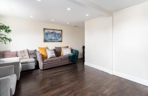 Oakland Apartment | SF Executive stayfree parking on site