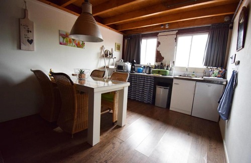 Nuis Bed & Breakfast | Sfeervol Appartement Het Knooppunt