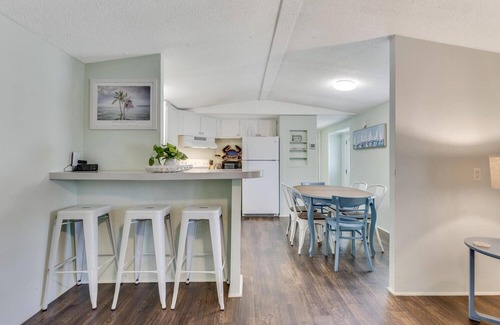 Carolina Beach House | SFW131: Bluefish Cottage - Charming Coastal Cottage in the heart of Pleasure Isl