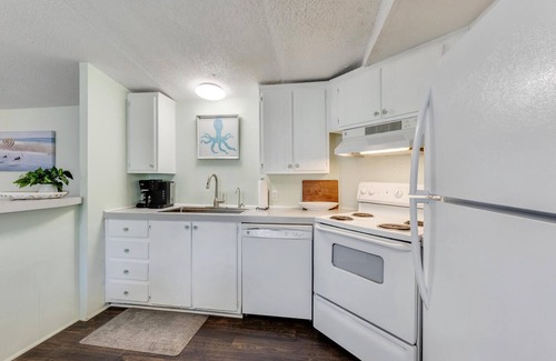 Carolina Beach House | SFW131: Bluefish Cottage - Charming Coastal Cottage in the heart of Pleasure Isl