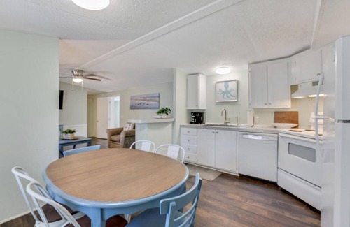 Carolina Beach House | SFW131: Bluefish Cottage - Charming Coastal Cottage in the heart of Pleasure Isl
