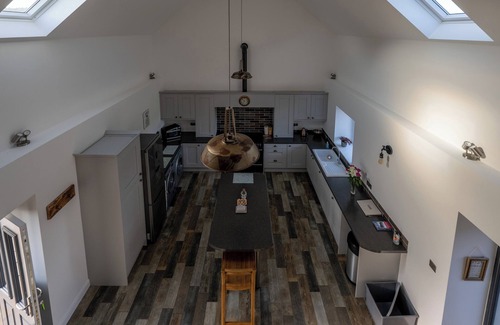 Menai Bridge Cottage | 'SGUBOR, family friendly, character holiday cottage in Pentraeth