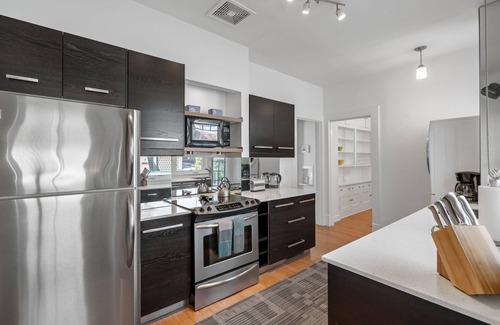 Buckhead Apartment | (SH) Rare Serviced 3-BR in Secluded and Peaceful Neighborhood