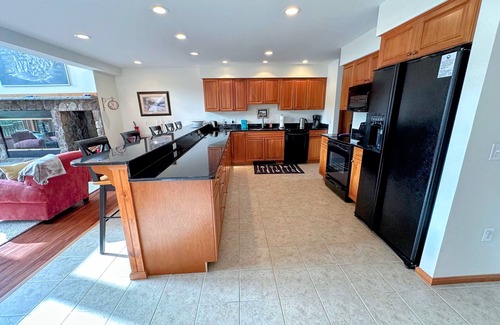 Bretton Woods House | SH1 Spacious Bretton Woods Retreat with AC, Stunning Views and attached garage